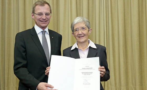 Sr. Hildegard Enzenhofer erhält den oö. Menschenrechtspreis 2017