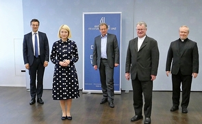 Pressekonferenz mit VertreterInnen von Kirche, Politik und Gesundheitswesen