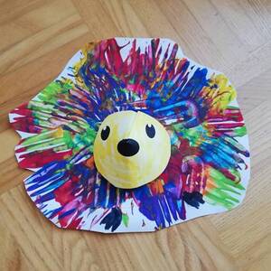 Herbstbastelei mit Farbe und Gabelabdruck