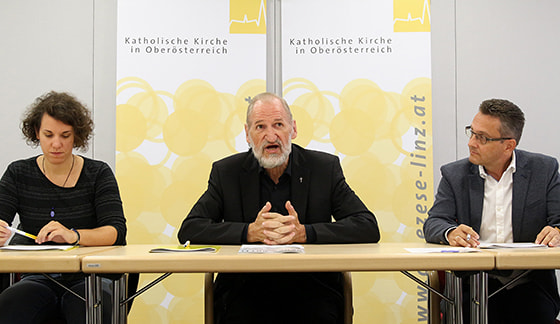 Brandstetter, Vieböck und Kraml präsentieren das 'Grüß Gott!'-Magazin.
