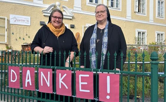 Zum ersten Geburtstag des Quartier 16 sagen Generaloberin Sr. Angelika Garstenauer (re.) und Hausleiterin Sr. Ida Vorel allen Unterstützer:innen DANKE!
